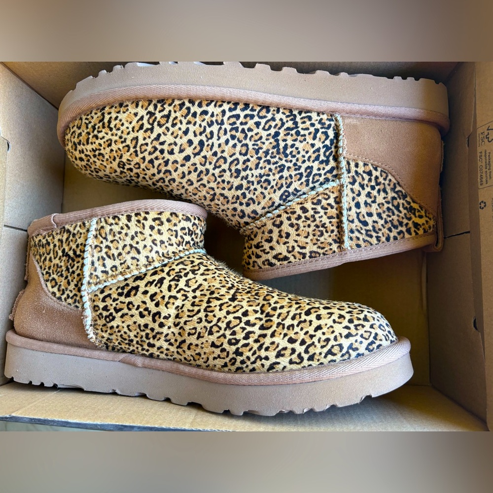 UGG size 8 woman’s ultra mini slippers